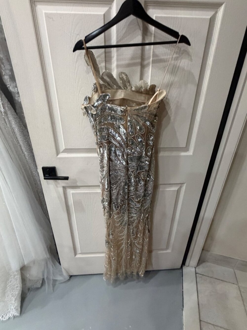 Oscar De La Renta Crystal-Embroidered Tulle Gown - Picture 11 of 11